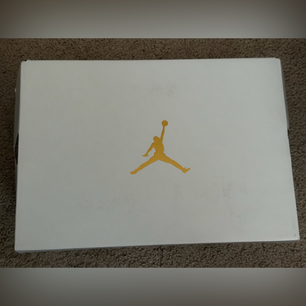 NIKE AIR JORDAN 1 Low Triple White Women's Sz 11 DV0990-111 (New in Box) - Picture 8 of 12
